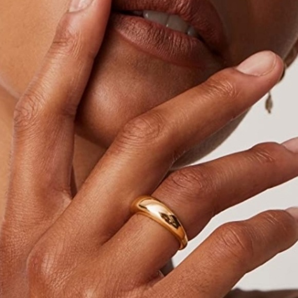 14k Gold Finish Stainless Steel Dome Ring Size 8 - Picture 2 of 5